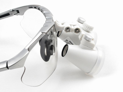 magnifying-surgical-loupes-400-x-300-PX